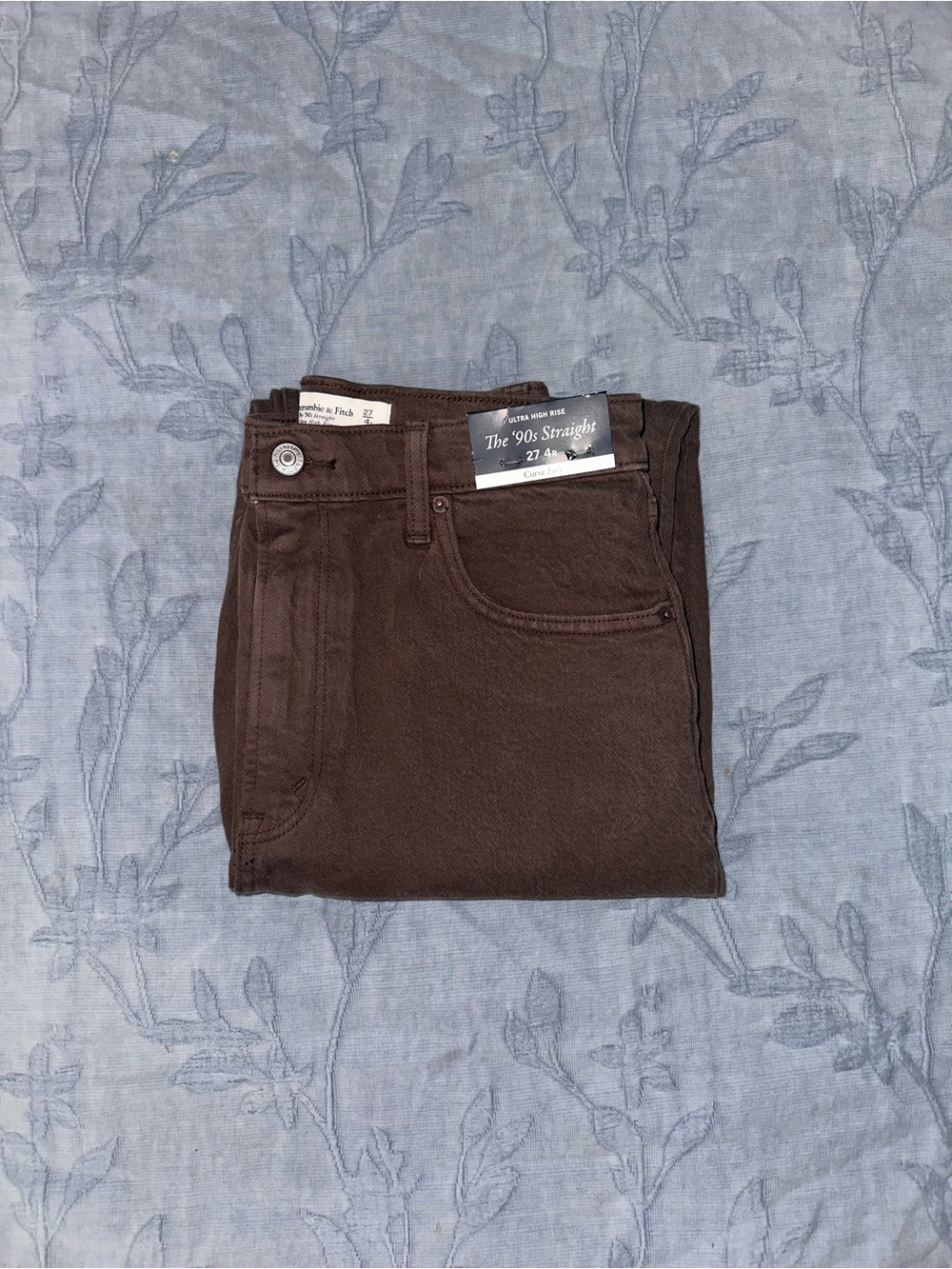 Abercrombie & Fitch Women’s Straight Leg Jeans in Brown NEW WITH TAGS!
